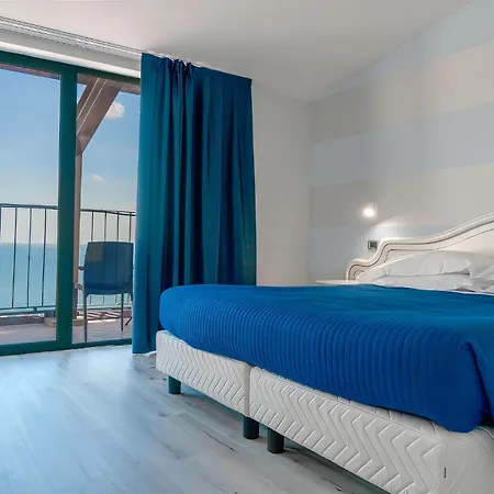 Hotel Riva Del Sole 4*